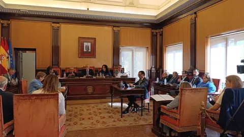 El Ayuntamiento de León ha aprobado en el Pleno celebrado este miércoles una modificación presupuestaria para dar cumplimiento a una sentencia condenatoria que le obliga a abonar 1.304.187,67 euros a la junta de compensación del Polígono de La Lastra. Fotos: Isabel Alonso