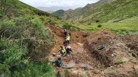 Exhumación realizada en la localidad de Sena de Luna (38)