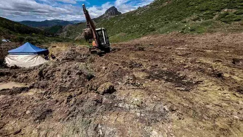 Exhumación realizada en la localidad de Sena de Luna (48)