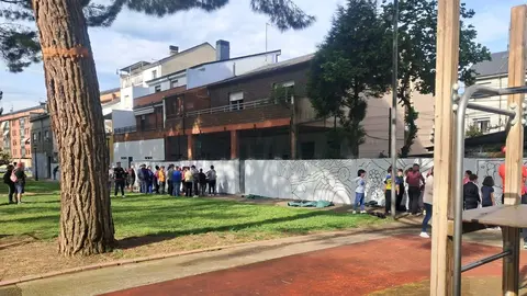 Mantenimiento del mural del parque.