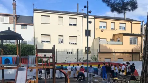 Mantenimiento del mural del parque.