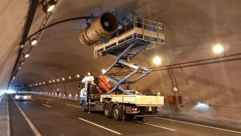 Desmontaje de ventiladores en Piedrafita.