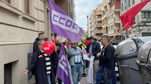 Sindicalistas de CCOO en la antesala de la manifestación.