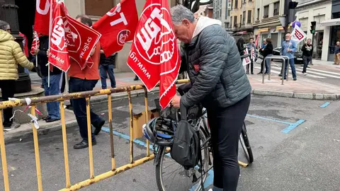 Sindicatos, representantes políticos y ciudadanía se unieron en una multitudinaria manifestación del 1º de Mayo para pedir un Plan de Emergencia de Inversión Pública que reactive la economía leonesa y frene su declive estructural