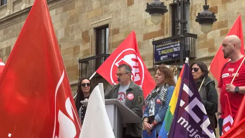 Sindicatos, representantes políticos y ciudadanía se unieron en una multitudinaria manifestación del 1º de Mayo para pedir un Plan de Emergencia de Inversión Pública que reactive la economía leonesa y frene su declive estructural
