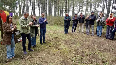 La Agrupación del Partido Socialista de La Robla celebra un homenaje a las víctimas de la Guerra Civil y el franquismo, al que asiste la vicesecretaria general del PSOE de Castilla y León, Nuria Rubio.  Foto: Campillo.