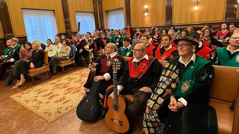 La ciudad de León se convierte este fin de semana en el corazón de la tradición universitaria con la celebración del XXXV Certamen de Tunas 'Ciudad de León' y del XIX Certamen Nacional de Tunas Universitarias y de Distrito. Fotos: Ayto León