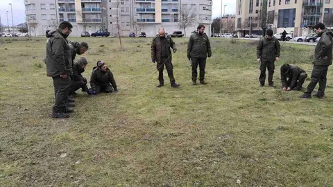 Avanzan los trabajos de ajardinamiento de la parcela municipal en el Barrio de La Rosaleda.