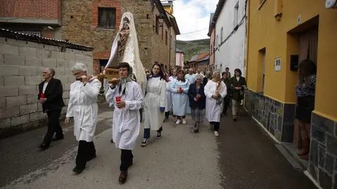La localidad berciana de Quintana de Fuseros, en el municipio de Igüeña, celebra su Procesión de los Amortajados, catalogada como Manifestación Popular de Interés Turístico Provincial.
