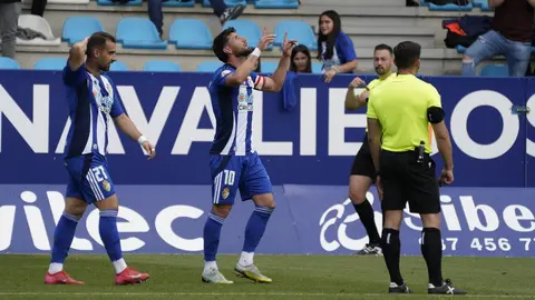 La Ponferradina, con todo a favor, firma un gran encuentro ante el Bilbao Athletic. El Toralín lleva en volandas a su equipo.
