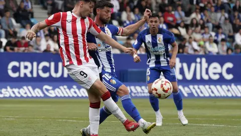 La Ponferradina, con todo a favor, firma un gran encuentro ante el Bilbao Athletic. El Toralín lleva en volandas a su equipo.