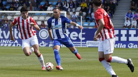 La Ponferradina, con todo a favor, firma un gran encuentro ante el Bilbao Athletic. El Toralín lleva en volandas a su equipo.