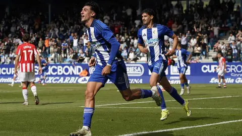 La Ponferradina, con todo a favor, firma un gran encuentro ante el Bilbao Athletic. El Toralín lleva en volandas a su equipo.