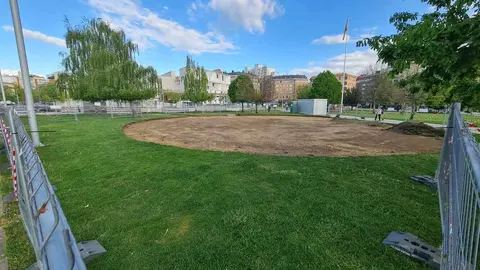 La ciudad da los primeros pasos para levantar el león de juegos más grande del mundo en la explanada de los Pendones Leoneses, con una inversión de más de 940.000 euros y un plazo de ejecución de seis meses.