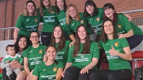 Pepe Valladares, el alma del voleibol leonés, recibe el homenaje de una ciudad agradecida. El fundador del Club Deportivo Agustinos Universidad de León es reconocido por su entrega y legado en el deporte durante cinco décadas.