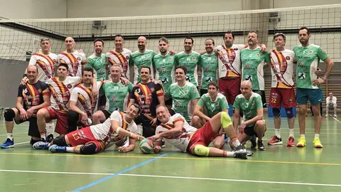 Pepe Valladares, el alma del voleibol leonés, recibe el homenaje de una ciudad agradecida. El fundador del Club Deportivo Agustinos Universidad de León es reconocido por su entrega y legado en el deporte durante cinco décadas.