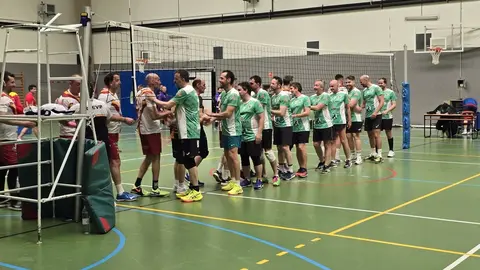 Pepe Valladares, el alma del voleibol leonés, recibe el homenaje de una ciudad agradecida. El fundador del Club Deportivo Agustinos Universidad de León es reconocido por su entrega y legado en el deporte durante cinco décadas.