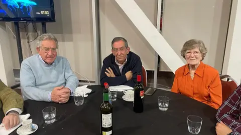 Pepe Valladares, el alma del voleibol leonés, recibe el homenaje de una ciudad agradecida. El fundador del Club Deportivo Agustinos Universidad de León es reconocido por su entrega y legado en el deporte durante cinco décadas.
