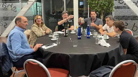 Pepe Valladares, el alma del voleibol leonés, recibe el homenaje de una ciudad agradecida. El fundador del Club Deportivo Agustinos Universidad de León es reconocido por su entrega y legado en el deporte durante cinco décadas.