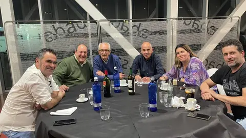 Pepe Valladares, el alma del voleibol leonés, recibe el homenaje de una ciudad agradecida. El fundador del Club Deportivo Agustinos Universidad de León es reconocido por su entrega y legado en el deporte durante cinco décadas.