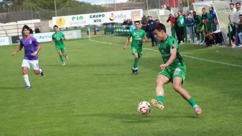 El equipo maragato culmina una temporada brillante con 75 puntos y depende de una carambola improbable para que se le escape el ascenso; su saber hacer y regularidad lo colocan en la élite del fútbol aficionado.