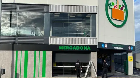 Mercadona inaugura en Oteruelo su primer supermercado con comedor y vistas en León. La cadena valenciana abre un nuevo modelo de tienda más moderno y confortable, con zona de descanso y apuesta por la sostenibilidad.