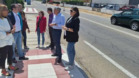 Representantes populares durante la visita al inicio de las obras, entonces calificadas como un 