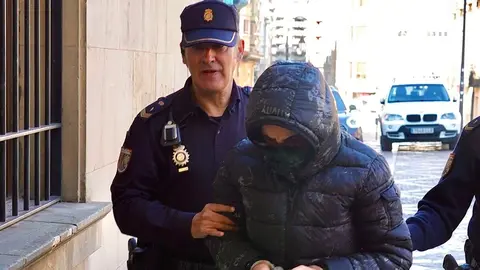 Primera jornada del juicio contra una auxiliar de Enfermería acusada de asesinato por la muerte de una paciente de la Residencia de Ancianos Virgen del Camino de León en 2022. Foto: Campillo.