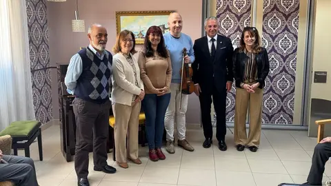 Nicanor Sen visita el centro de Alzheimer León.
