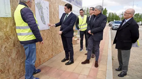 El consejero de Medio Ambiente, Vivienda y Ordenación del Territorio, Juan Carlos Suárez-Quiñones, visita las obras del nuevo edificio institucional en el Parque Tecnológico de León. Foto: Campillo.