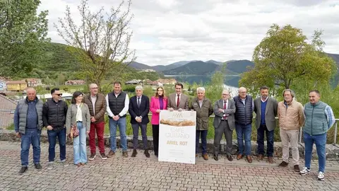El consejero de Medio Ambiente, Vivienda y Ordenación del Territorio, Juan Carlos Suárez-Quiñones y la viceconsejera de Acción Cultural, Mar Sancho, presentan la VIII Edición de Músicos en la Montaña. Fotos: Campillo