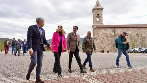 El consejero de Medio Ambiente, Vivienda y Ordenación del Territorio, Juan Carlos Suárez-Quiñones y la viceconsejera de Acción Cultural, Mar Sancho, presentan la VIII Edición de Músicos en la Montaña. Fotos: Campillo