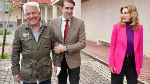 El consejero de Medio Ambiente, Vivienda y Ordenación del Territorio, Juan Carlos Suárez-Quiñones y la viceconsejera de Acción Cultural, Mar Sancho, presentan la VIII Edición de Músicos en la Montaña. Fotos: Campillo