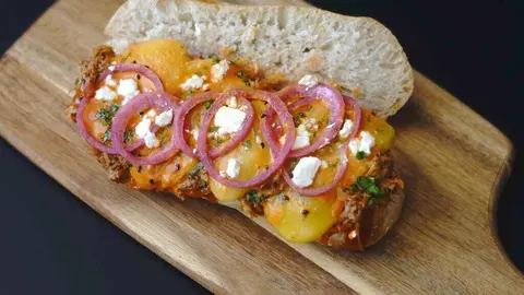 Una creación de Zielo, finalista en el Campeonato Best Sandwich Spain 2025, aspira a convertirse en el mejor bocata del país con una propuesta fresca, sabrosa y sorprendente.