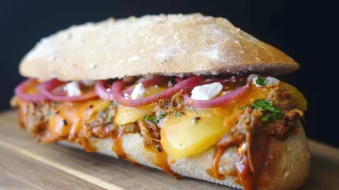 Una creación de Zielo, finalista en el Campeonato Best Sandwich Spain 2025, aspira a convertirse en el mejor bocata del país con una propuesta fresca, sabrosa y sorprendente.