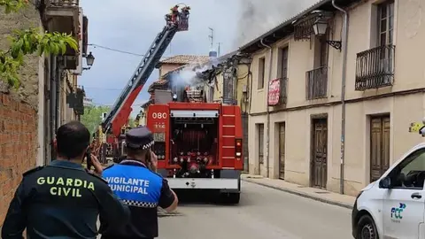 Incendio de una vivienda deshabitada en Mansilla de las Mulas (León)