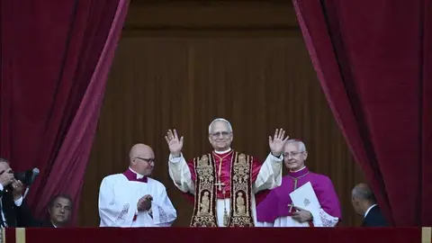 Robert Francis Prevost Martínez, el nuevo pontífice, une raíces estadounidenses y peruanas, experiencia misionera y liderazgo curial en su camino al papado.