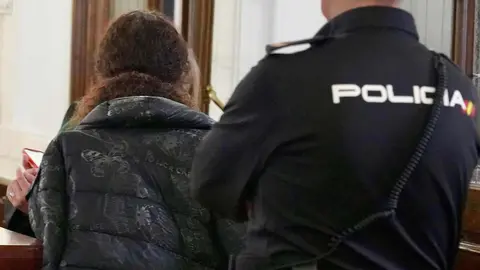 Declaración de la acusada en el juicio por la muerte de una anciana en una residencia de mayores de León. Foto: Campilo