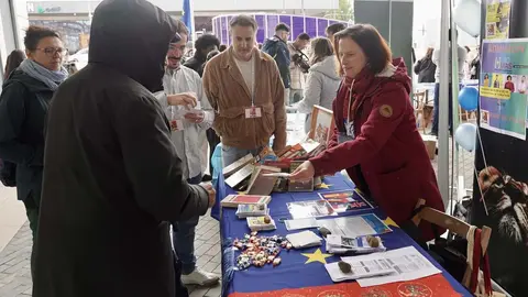 León ha conmemorado este 9 de mayo el Día de Europa con un acto institucional que, en esta edición, se ha trasladado al Paseo del Ferrocarril, junto a la antigua estación de tren. Fotos: Campillo