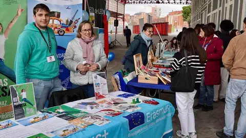 León ha conmemorado este 9 de mayo el Día de Europa con un acto institucional que, en esta edición, se ha trasladado al Paseo del Ferrocarril, junto a la antigua estación de tren. Fotos: Campillo
