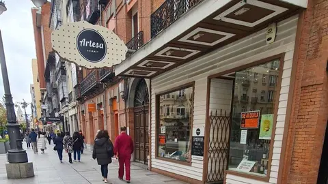 La gran referencia 'gourmet' de la ciudad cierra a la espera de un nuevo artesano que quiera continuar con una saga con 70 años de historia.