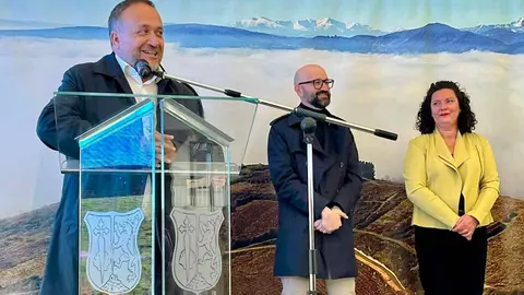 Cacabelos inaugura la XXVIII Feria del Vino con más de veinte bodegas del Bierzo.