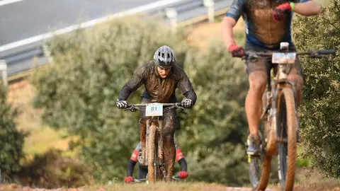 Más de 400 ciclistas han afrontado una dura contrarreloj inicial marcada por la lluvia y los espectaculares paisajes maragatos.
