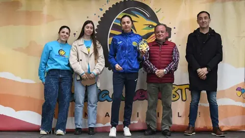 Más de 400 ciclistas han afrontado una dura contrarreloj inicial marcada por la lluvia y los espectaculares paisajes maragatos.