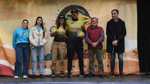 Más de 400 ciclistas han afrontado una dura contrarreloj inicial marcada por la lluvia y los espectaculares paisajes maragatos.