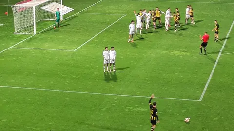 La Cultural Leonesa ha logrado una trabajadísima victoria por 2-1 ante un Barakaldo que nunca dejó de pelear y que, incluso, llegó a rozar el empate en dos ocasiones que se estrellaron en la madera.  Fotos: Isaac Llamazares