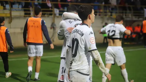 La Cultural Leonesa ha logrado una trabajadísima victoria por 2-1 ante un Barakaldo que nunca dejó de pelear y que, incluso, llegó a rozar el empate en dos ocasiones que se estrellaron en la madera.  Fotos: Isaac Llamazares