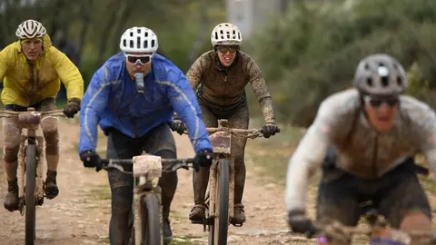 Javier González y Patricia Sánchez ganan una etapa marcada por lo climatología adversa La segunda jornada de la Vuelta a León BTT 2025 ha dejado huella.