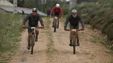 Javier González y Patricia Sánchez ganan una etapa marcada por lo climatología adversa La segunda jornada de la Vuelta a León BTT 2025 ha dejado huella.