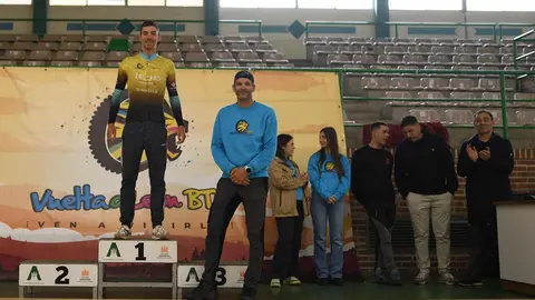 Javier González y Patricia Sánchez ganan una etapa marcada por lo climatología adversa La segunda jornada de la Vuelta a León BTT 2025 ha dejado huella.